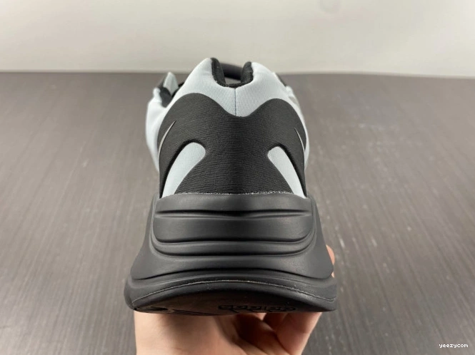 MNVN GZ0711 Blue 700 Yeezy Tint Boost Adidas 0801